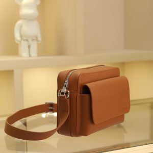 Alternative view of Dimensions: 18 x 9 x 24 cm (height x width x length)